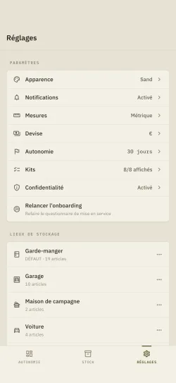 Écran Réglages de Hardtack : apparence, notifications, mesures, devise, autonomie, kits et confidentialité, au-dessus de la liste des lieux de stockage.