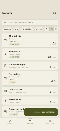 Tab Bestand von Hardtack: Suchfeld, Filter-Chips, Sortierschaltfläche, Umschalter zwischen Liste und Raster, und darunter die Artikel in der Listenansicht mit Kategorie, Ort und verbleibenden Tagen.